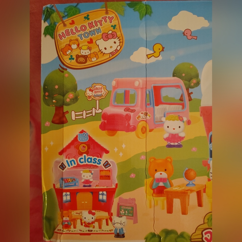 EXCLUSIVE - Hello Kitty Officially Licensed Happy Campus Playset - Picture 5 of 14